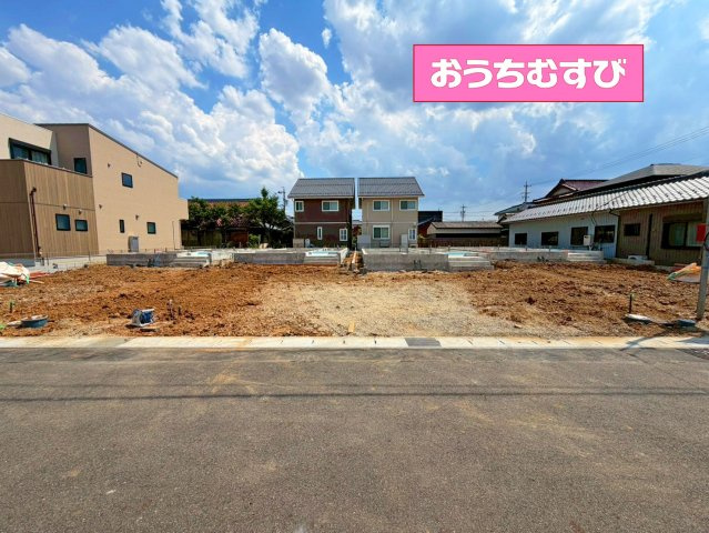 春日井市花長町第2(全4棟)の前面道路含む現地写真