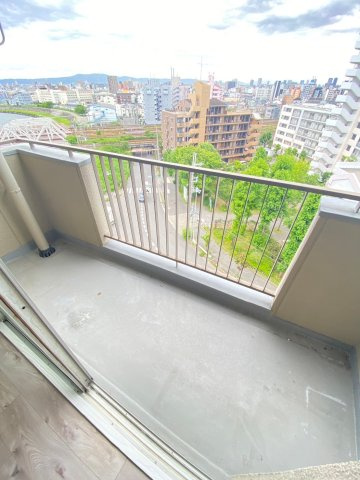 大阪市淀川区東三国３丁目の賃貸マンションのバルコニー