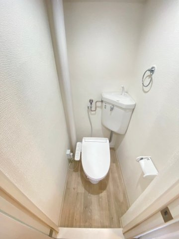 大阪市淀川区東三国３丁目の賃貸マンションのトイレ