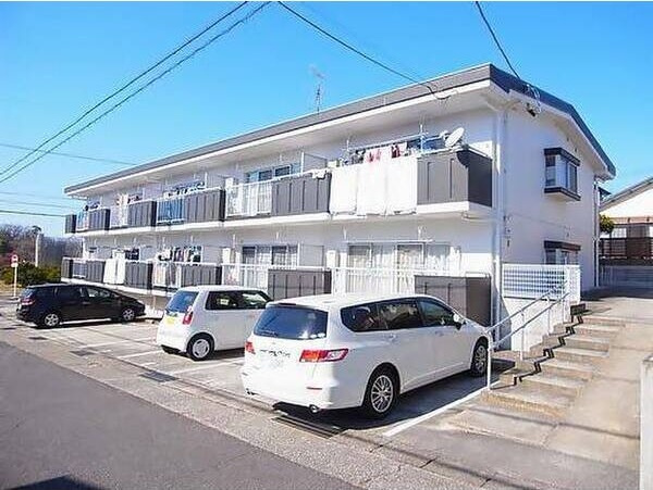 マンション遠山の駐車場