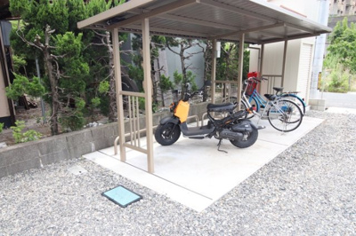 【その他共用部分】 | ヴィラカマタ | 屋根付き駐輪場