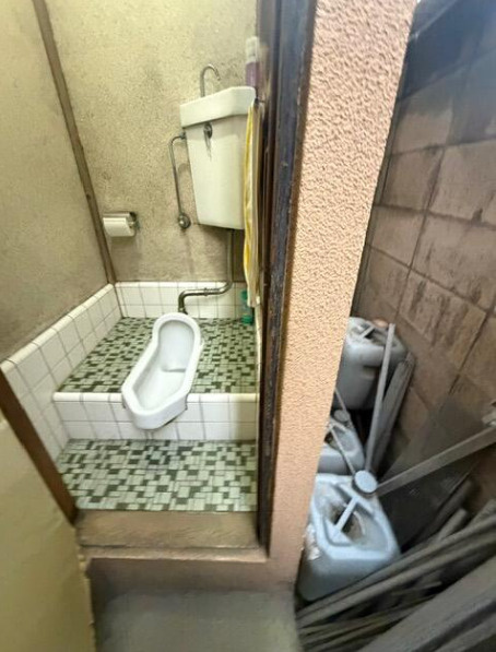 大田区南六郷２丁目の倉庫のトイレ