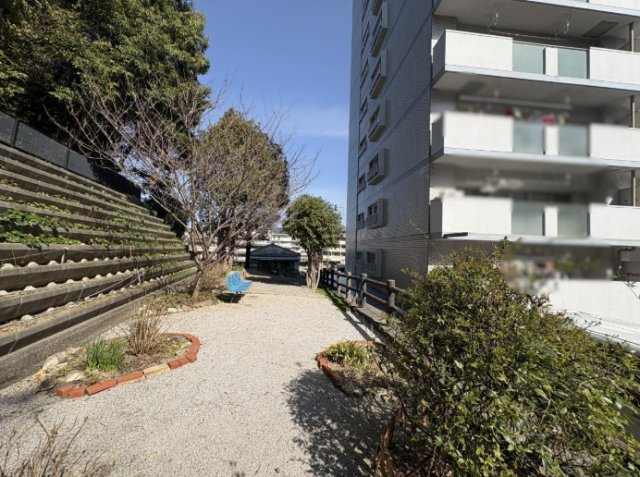 「５LDK＋地下室」高知市鴨部アーネスト能茶山　中古マンションのその他|建物周辺は緑を感じられる穏やかな住環境です。