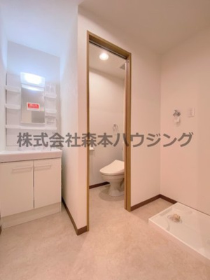 【洗面所】 | 　ラ　グレイス門真 | 忙しい朝には欠かせない洗面所です