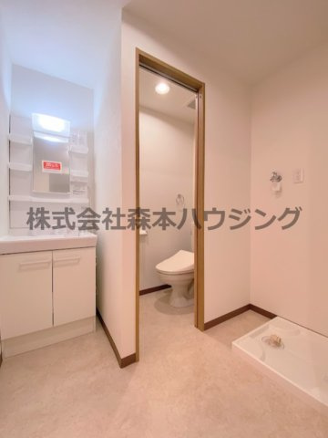 【洗面所】 | 　ラ　グレイス門真 | 忙しい朝には欠かせない洗面所です