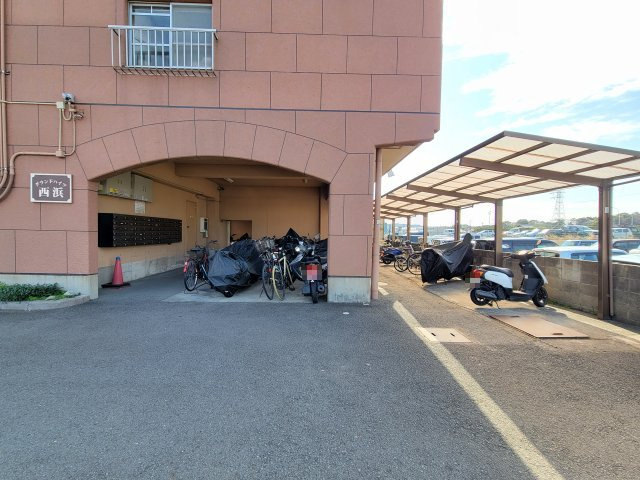 グランドハイツ西浜のエントランス