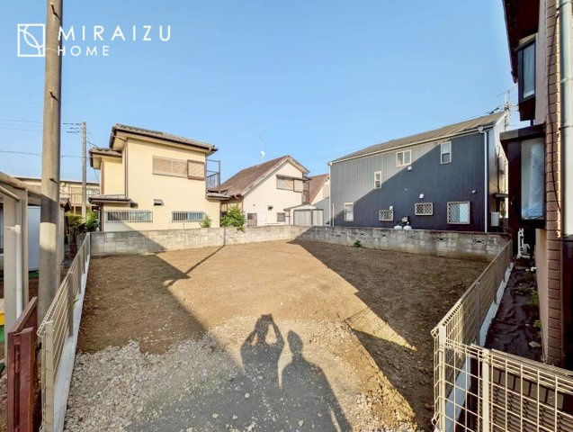 【外観】 | 運転が不安な方も安心な前面道路、きちんと幅員のある道路は女性にも安心です。整備されている道路は気持ちも良いですね♪