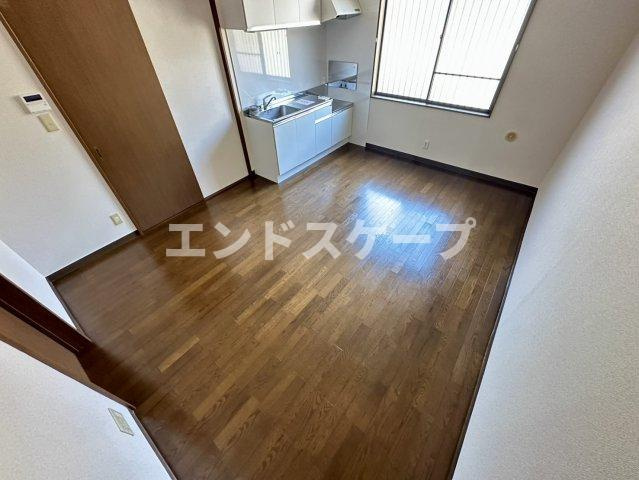 プラムハイツⅡの居間・リビング|高崎、前橋のお部屋探しはエンドスケープまで！お客様の理想お聞かせ下さい♪