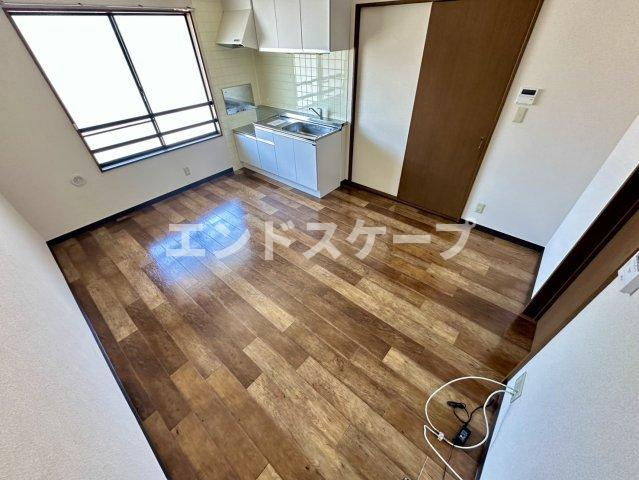 プラムハイツⅡの居間・リビング|高崎、前橋のお部屋探しはエンドスケープまで！お客様の理想お聞かせ下さい♪