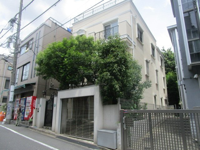 港区南青山６丁目の店付住宅