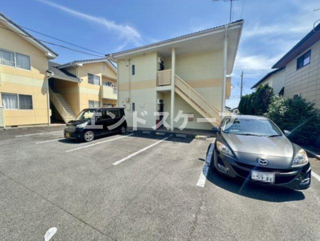 シャンポールフクダの駐車場|高崎、前橋のお部屋探しはエンドスケープまで！お客様の理想お聞かせ下さい♪