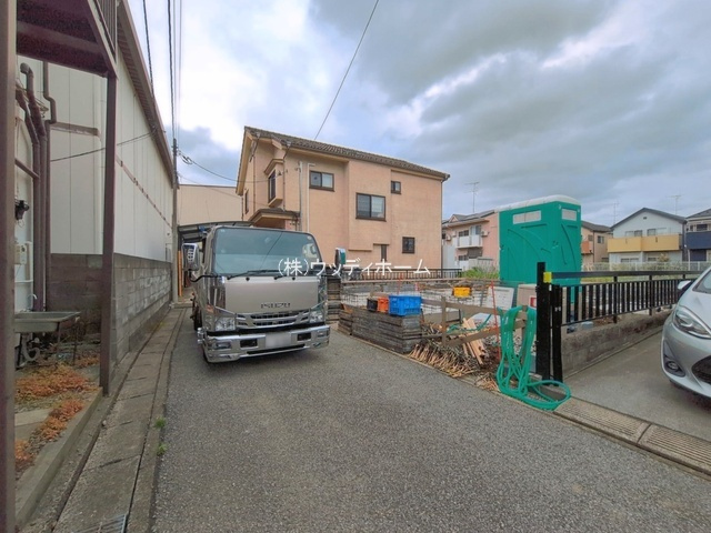 春日部市下蛭田　新築一戸建ての前面道路含む現地写真