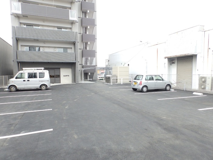 ALOFTⅡの駐車場