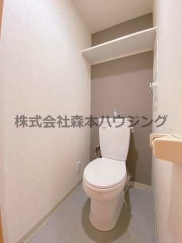 【トイレ】 | 　Mansion Grace | ※同タイプ別室の写真となります。
　設備内容や内装色調など相違がある場合は実際のお部屋の現状優先となります。