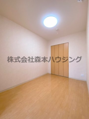 【洋室】 | 　Mansion Grace | ※同タイプ別室の写真となります。
　設備内容や内装色調など相違がある場合は実際のお部屋の現状優先となります。