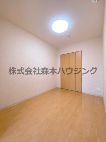 【洋室】 | 　Mansion Grace | ※同タイプ別室の写真となります。
　設備内容や内装色調など相違がある場合は実際のお部屋の現状優先となります。