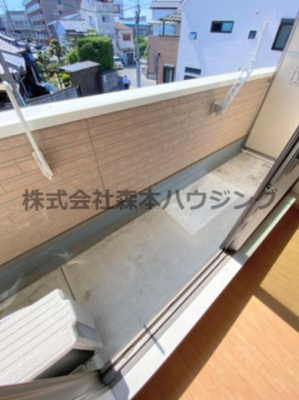 【バルコニー】 | 　Mansion Grace | 開放的で明るい空間を演出してくれるバルコニーです
（実際のお部屋の写真です）