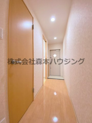 【内装】 | 　Mansion Grace | ※同タイプ別室の写真となります。
　設備内容や内装色調など相違がある場合は実際のお部屋の現状優先となります。