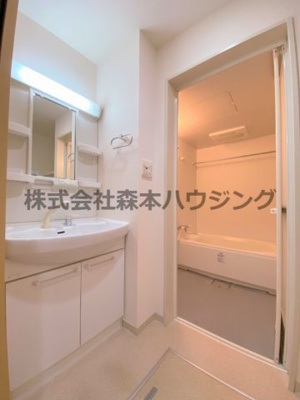 【洗面所】 | 　Mansion Grace | ※同タイプ別室の写真となります。
　設備内容や内装色調など相違がある場合は実際のお部屋の現状優先となります。