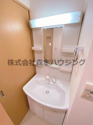 【独立洗面台】 | 　Mansion Grace | ※同タイプ別室の写真となります。
　設備内容や内装色調など相違がある場合は実際のお部屋の現状優先となります。
