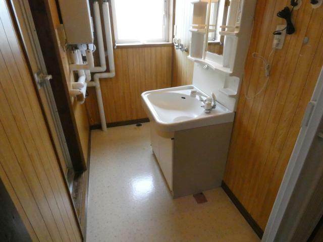 田所アパートの洗面所