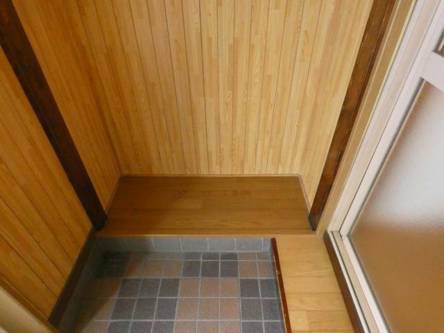 田所アパートの玄関
