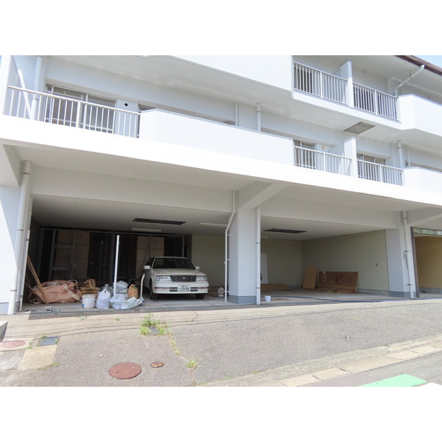 福岡市東区香住ヶ丘３丁目の賃貸マンションの駐車場