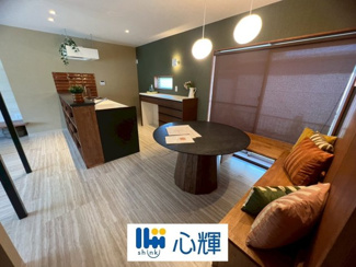 【居間・リビング】 | 宇部市東梶返１丁目中古住宅／３LDK・２階建
