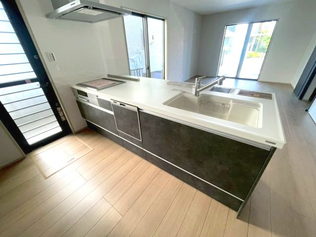 廿日市市阿品台1丁目　№36536のキッチン|リビング全体を見渡せる
対面式キッチンです。