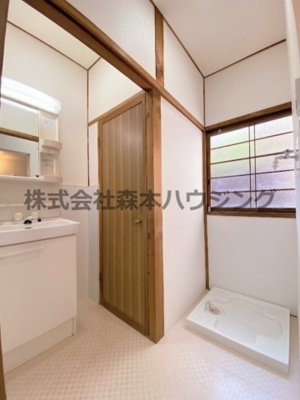 【洗面所】 | 　守口市南寺方中通2丁目1テラスハウス | 脱衣スペースもあります