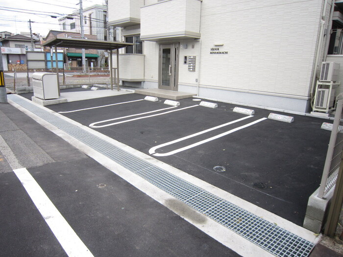 セジュール南町の駐車場