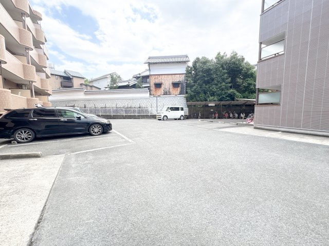 ラ・サンフォニーの駐車場