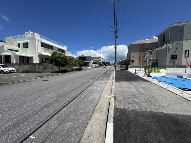 うるま市江洲（全10棟）D号棟の前面道路含む現地写真|※北東側公道15.9m♪