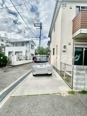 箕面市半町一戸建の駐車場|敷地内駐車場無料