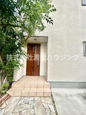 箕面市半町一戸建のエントランス