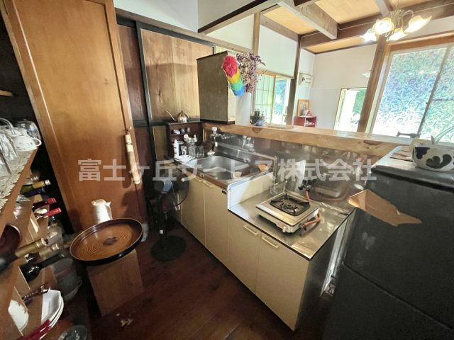 【キッチン】 | 周智郡森町三倉　中古住宅 | LDKのミニキッチン、カウンターがついています