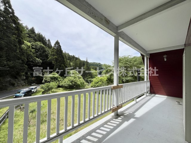 【バルコニー】 | 周智郡森町三倉　中古住宅 | 広々としたバルコニー
