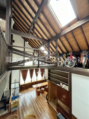 【居間・リビング】 | 周智郡森町三倉　中古住宅 | 吹き抜けの27帖LDK