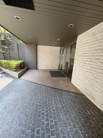 クレアセトル文京根津のエントランス