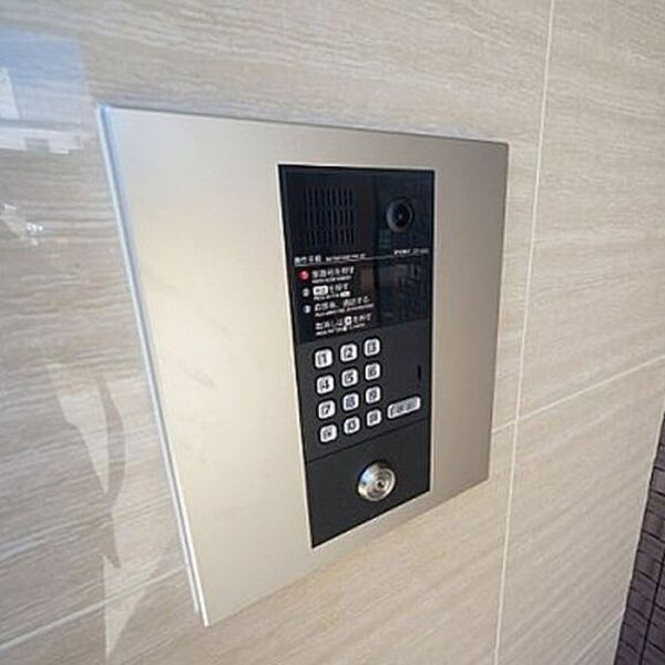 サニーコート梅満のエントランス|オートロック付きで安心です★