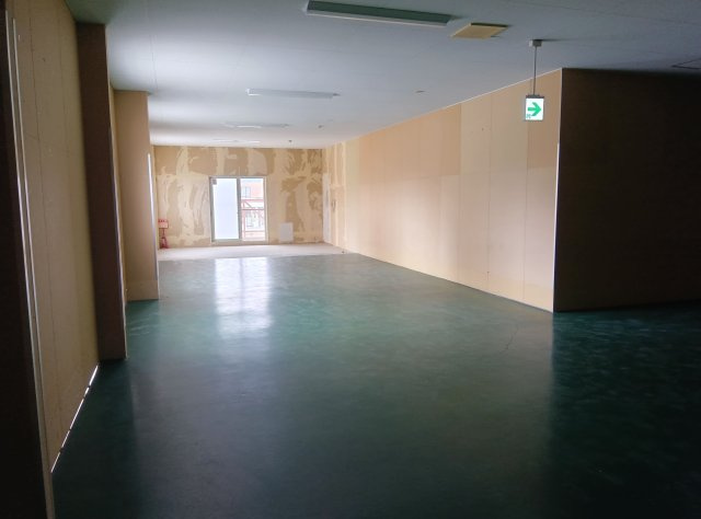 草津市野路町の店舗事務所の内装