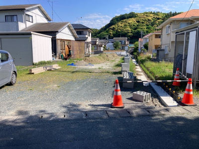 【外観】 | 掛川市大坂 2期 新築一戸建て | 現在建築中の外観画像です。ご内覧は同じメーカーの完成物件へご案内いたしますので、いつでもご相談ください！