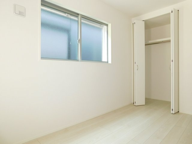 名古屋市西区玉池町の新築一戸建の洋室|◇洋室◇　　明るい洋室５.１帖　全居室収納完備♪