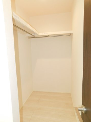 名古屋市西区玉池町の新築一戸建の収納|◇ウォークインクローゼット◇　　家族の洋服や大きな荷物が大容量収納できます！