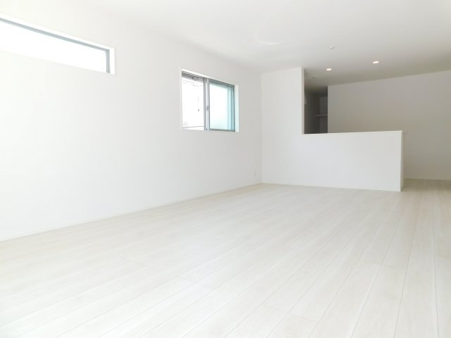 名古屋市西区玉池町の新築一戸建の居間・リビング|◇リビング◇　　南面で明るく広いリビング２１．５帖　床暖房付き♪
