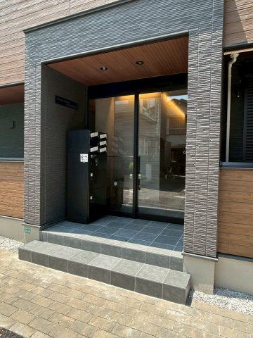 ForestMaisonKOMAGOMENORTHのエントランス