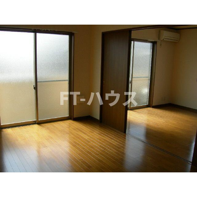アムール 久々田の洋室
