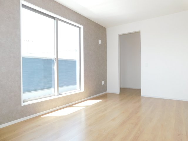 清須市寺野元町の新築一戸建の洋室|◇洋室◇　　南面で明るい洋室７．５帖　ウォークインクローゼット完備！　バルコニー利用可♪
