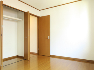 北側洋室　収納部分