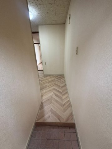松川ハイツの玄関